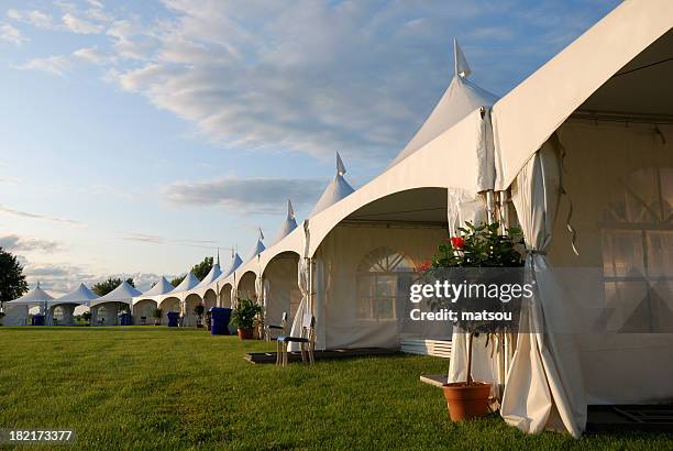 grande tenda evento. - tent foto e immagini stock