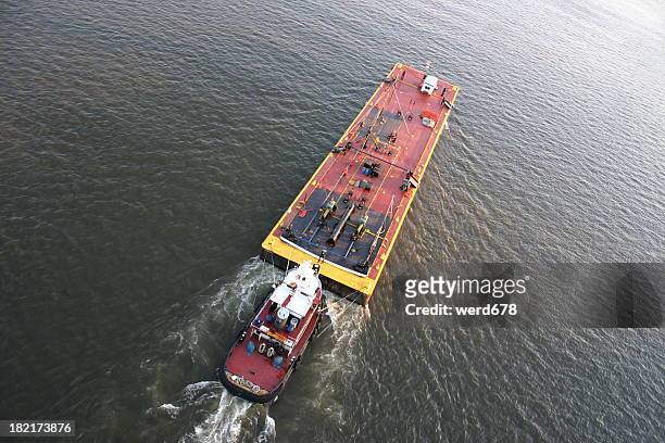 tugboat pushing barge - barge 個照片及圖片檔