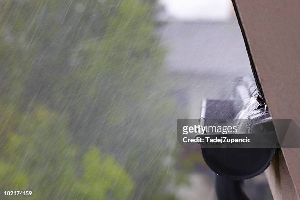 pesado verão storm - rain gutter imagens e fotografias de stock