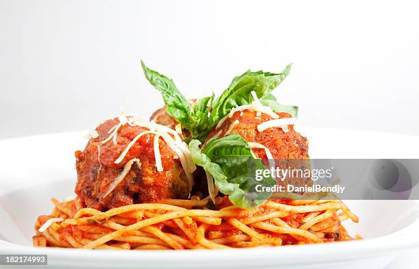 spaghetti & meatballs - meatballs stock pictures, royalty-free photos & images
