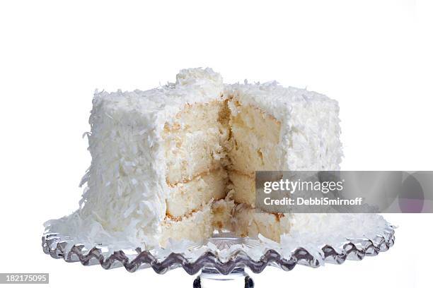 fatias de bolo de coco - bolo de coco imagens e fotografias de stock