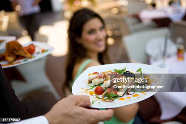 servire - seafood foto e immagini stock