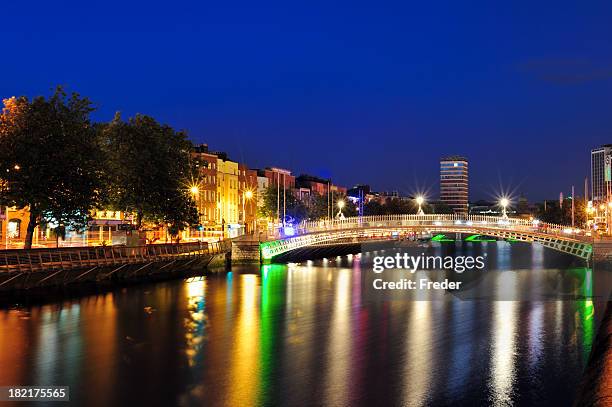 dublin at night - ha'penny bridge dublin stock pictures, royalty-free photos & images