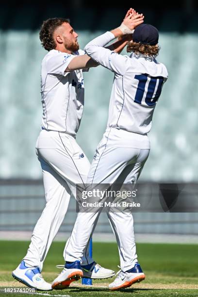 Fergus O'Neill of the Bushrangers celebrates the wicket of Jake Carder of the Redbacks with Will Pucovski of the Bushrangers during the Sheffield...