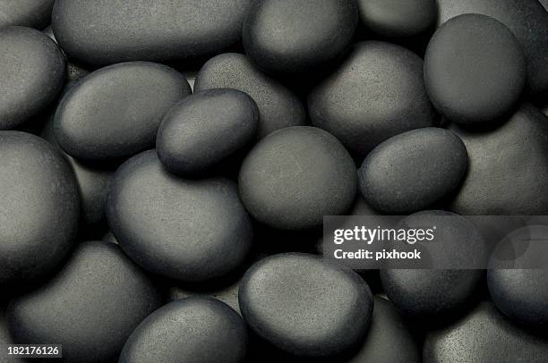 spa pedras - black stone background imagens e fotografias de stock