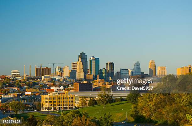 la ciudad de kansas en la tarde - kansas city kansas fotografías e imágenes de stock