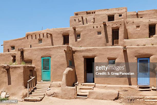 pueblo architettura - pueblo villaggio indigeno foto e immagini stock