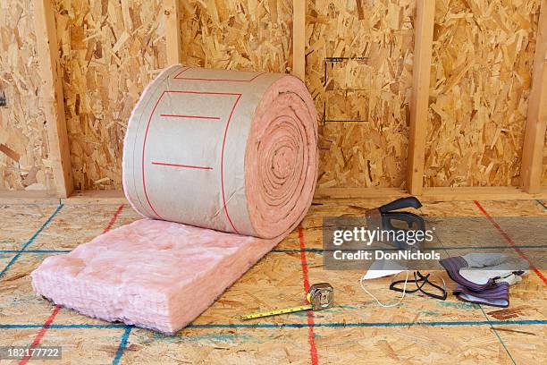 pared de aislamiento y herramientas - aislante fotografías e imágenes de stock