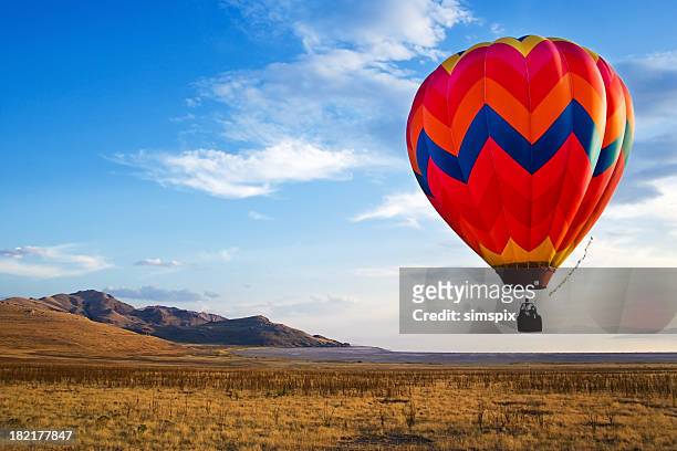 heißluftballon-fahrten - hot air balloon ride stock-fotos und bilder