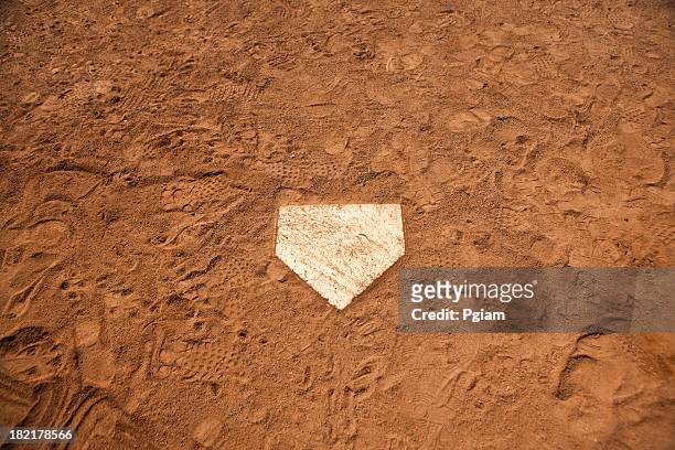 home base plate on the diamond - hemmabasen i baseball bildbanksfoton och bilder