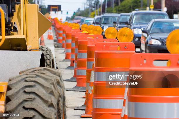 travaux de construction et de trafic - barricade photos et images de collection