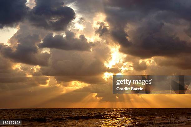 dramatic sunset - storm clouds sun stock pictures, royalty-free photos & images