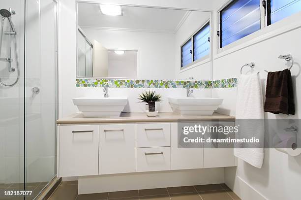 modern apartment bathroom - bathroom mirror 個照片及圖片檔