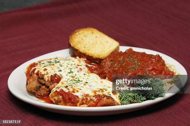 chicken parmesan - chicken parmigiana stock pictures, royalty-free photos & images