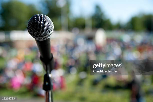 the microphone is ready - 怯場 個照片及圖片檔