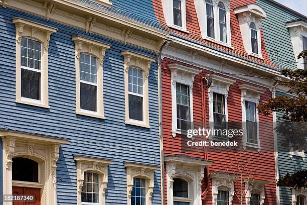 clapboard houses saint john new brunswick canada - new brunswick canada stockfoto's en -beelden