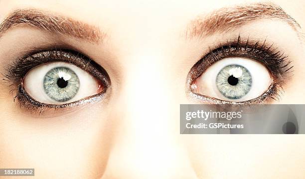 woman's eyes - eye open stockfoto's en -beelden