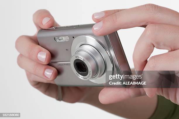 punto e tiro fotocamera digitale - macchina fotografica digitale foto e immagini stock