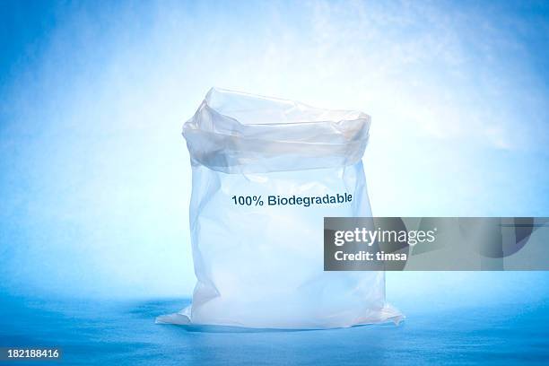 biodegradabile busta di plastica - bioplastic foto e immagini stock