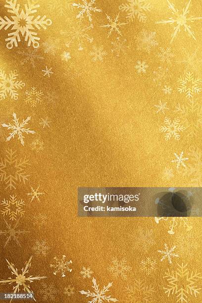 gold background with snowflakes - christmas paper stockfoto's en -beelden