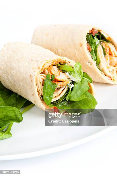 hähnchen-salat-sandwich-packung - chicken wrap stock-fotos und bilder