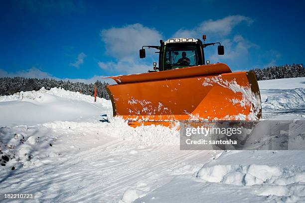 snowplow - winterdienst stockfoto's en -beelden