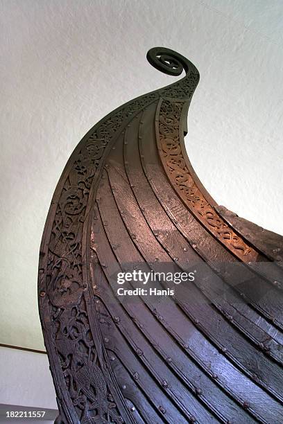 viking ship - ancient vikings stockfoto's en -beelden