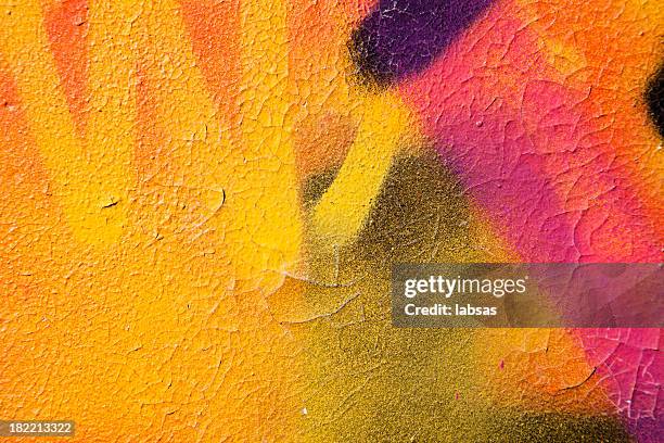 detalhe de grafite. arte ou vandalismo. - amarelo imagens e fotografias de stock