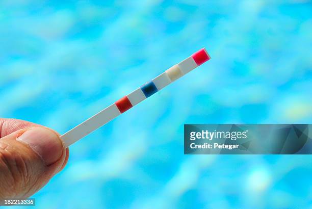 swimmingpool-tests - mass unit of measurement stock-fotos und bilder