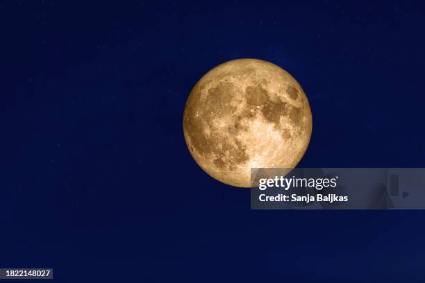 super moon - vollmond stock-fotos und bilder