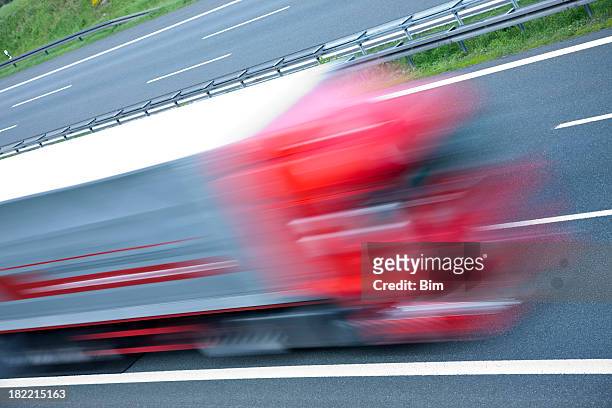 truck speeding on highway, blurred motion, high angle view - shipping containers green red stock pictures, royalty-free photos & images