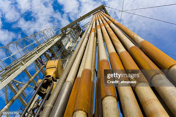 drilling rig loaded with stands while cementing - russia oil stock pictures, royalty-free photos & images