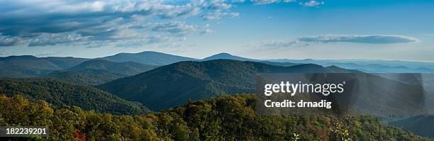 panorama de montanhas blue ridge - montanhas blue ridge imagens e fotografias de stock