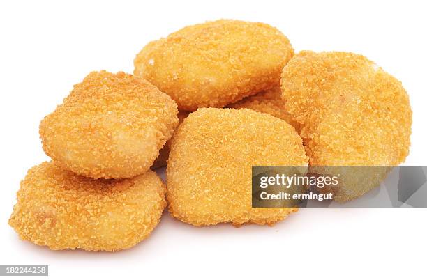 chicken nuggets, isoliert auf weiss - chicken nuggets stock-fotos und bilder
