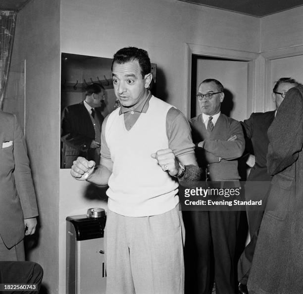 American boxing trainer Angelo Dundee poses with a boxing stance in London, October 21st 1957. Dundee was training Willie Pastrano ahead of a bout...