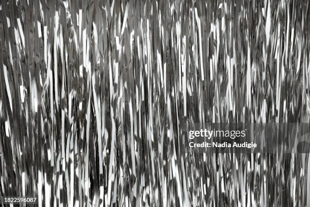 silver tinsel holiday background - lametta stock-fotos und bilder