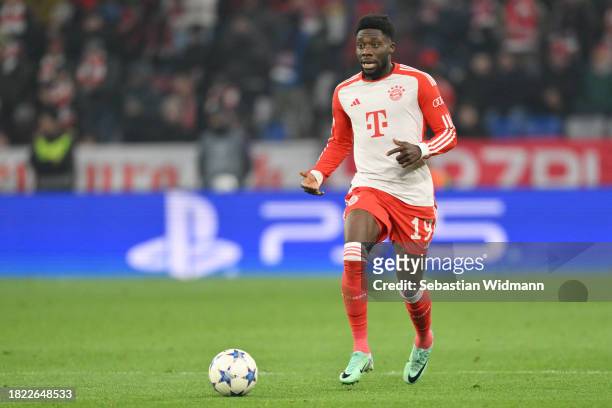 Alphonso Davies of FC Bayern München plays the ball during the UEFA Champions League match between FC Bayern München and F.C. Copenhagen at Allianz...