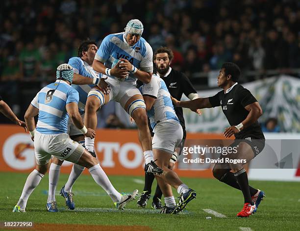 Patricio Albacete of Argentina catches the ball during The Rugby Championship match between Argentina and the New Zealand All Blacks at Estadio...