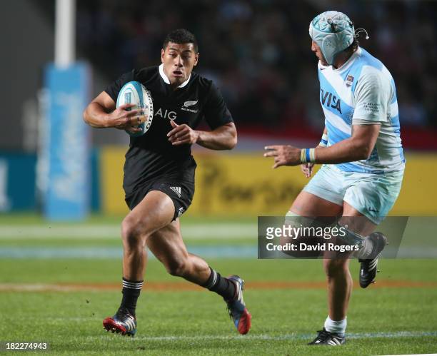 Charles Piutau of the All Blacks takes on Patricio Albacete during The Rugby Championship match between Argentina and the New Zealand All Blacks at...