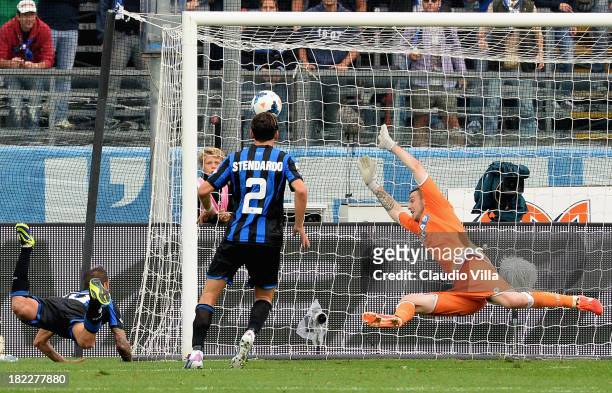 German Denis of Atalanta BC scores the first goal during the Serie A match between Atalanta BC and Udinese Calcio at Stadio Atleti Azzurri d'Italia...