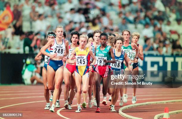 Gabriela Szabo of Romania with Paula Radcliffe of Great Britain during the Women's 5000m Final at The 6th IAAF World Athletics Championships at the...