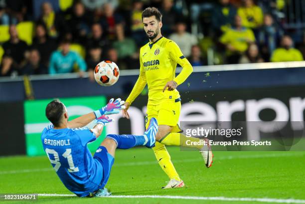 Alex Baena of Villarreal shoot for goal during the Europa League, football match played between Villarreal CF and Panathinaikos FC at the Ciutat...