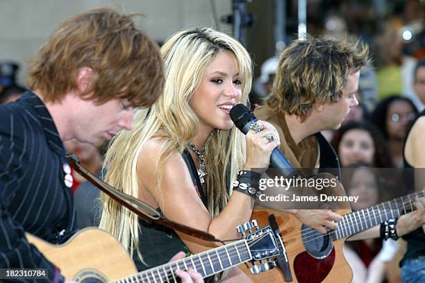 Shakira In Concert New York City Photos and Premium High Res Pictures