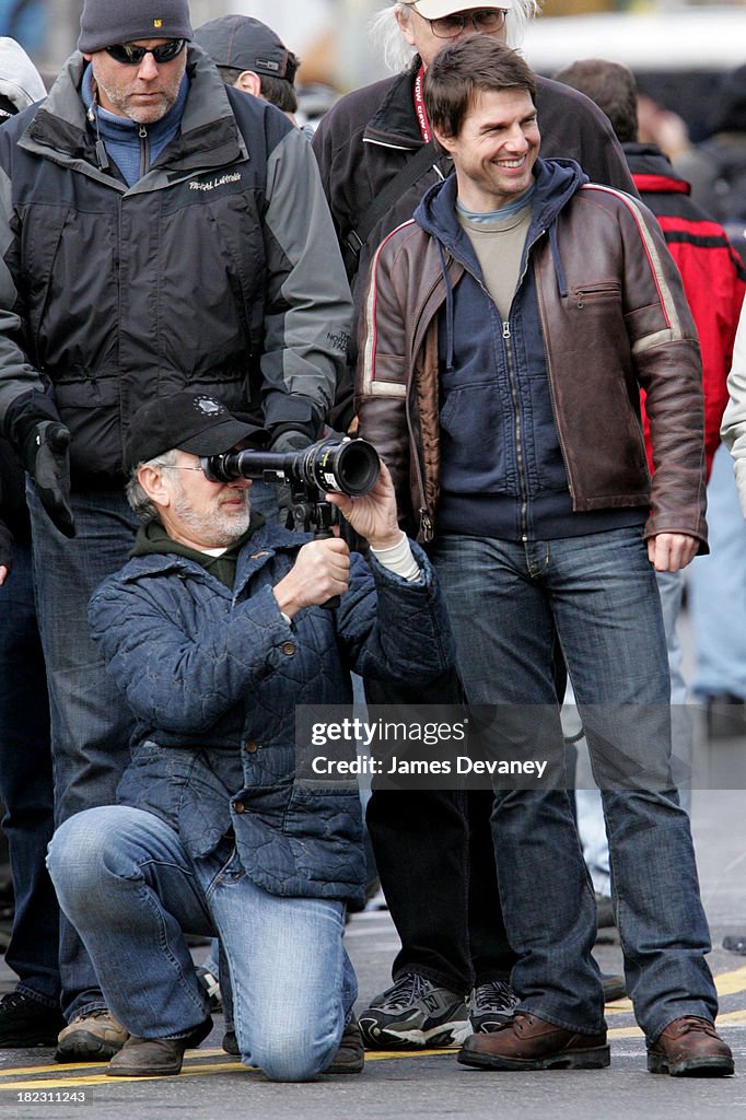 Tom Cruise and Steven Spielberg on the Set of ''War of the Worlds'' - November 8, 2004