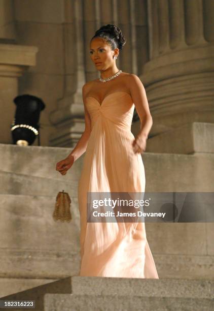 Jennifer Lopez during Jennifer Lopez and Ralph Fiennes On Location for Maid in Manhattan- Kissing Scene at Metropolitan Museum of Art in New York...