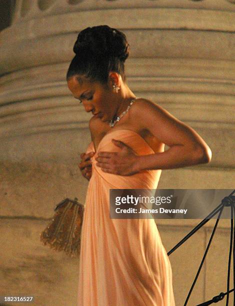 Jennifer Lopez during Jennifer Lopez and Ralph Fiennes On Location for Maid in Manhattan- Kissing Scene at Metropolitan Museum of Art in New York...