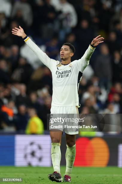 Jude Bellingham of Real Madrid CF waves acknowledges the fan after the team's victory in the UEFA Champions League match between Real Madrid and SSC...