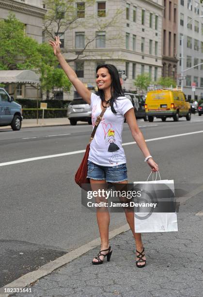 Melissa Rycroft hails a taxi on 5th Ave in her Rockport sandals on April 22, 2010 in New York City.