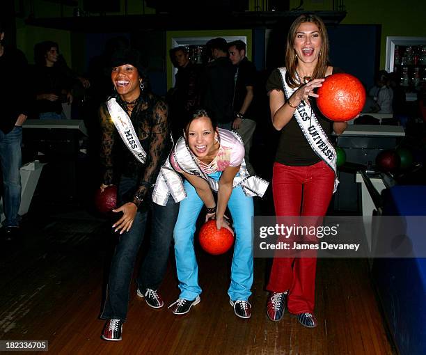 Miss USA Shauntay Hinton, Miss Teen USA Vanessa Marie Semrow, and Miss Universe Justine Pasek