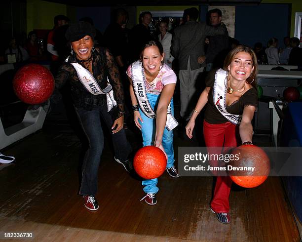 Miss USA Shauntay Hinton, Miss Teen USA Vanessa Marie Semrow, and Miss Universe Justine Pasek